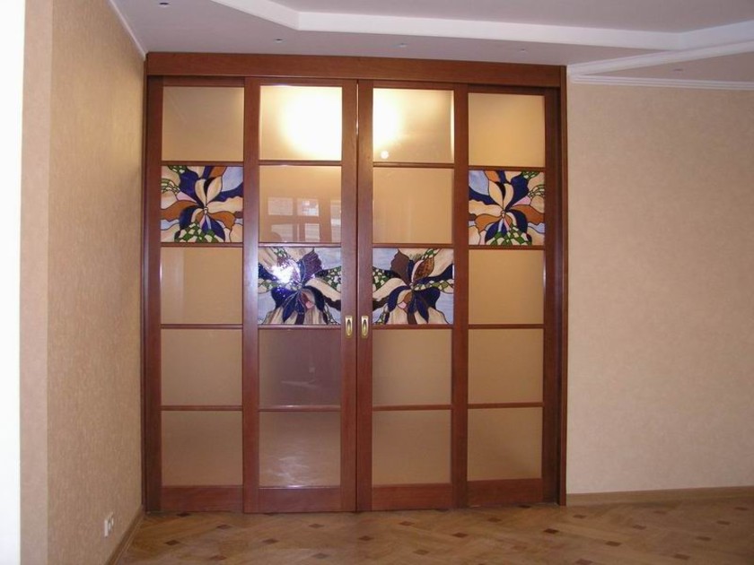 Перегородка с цветными стеклянными вставками Славянск-на-Кубани